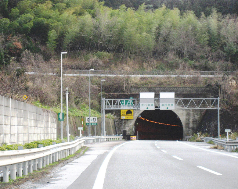 Hokuriku Expressway Oyashirazu-Kakizaki Route Lighting Facilities Upgrade